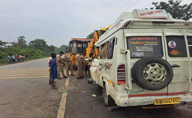 कर्नाटक से अयोध्या जा रहे सात तीर्थयात्रियों की सड़क हादसे में मौत