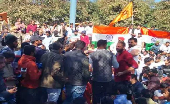 भोपाल: करणी सेना का महाआंदोलन दूसरे दिन भी जारी, जोरदार प्रदर्शन