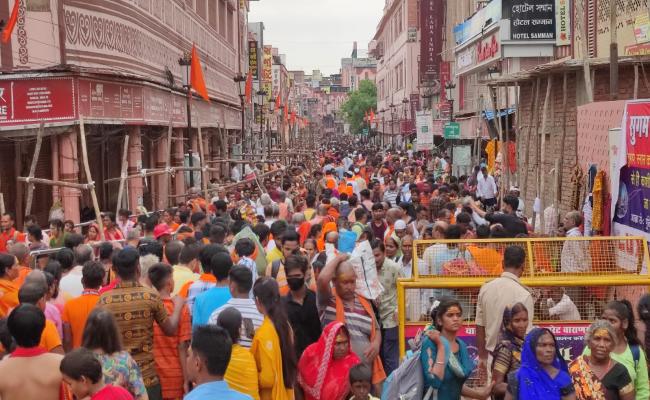 सावन का चौथा सोमवार: श्री काशी विश्वनाथ धाम में हर-हर महादेव का उद्घोष,श्रद्धा की अटूट कतार