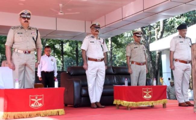 पुलिस संस्मरण दिवस : डीजीपी सहित अन्य पुलिस अधिकारियों ने शहीद जवानों को दी श्रद्धांजलि