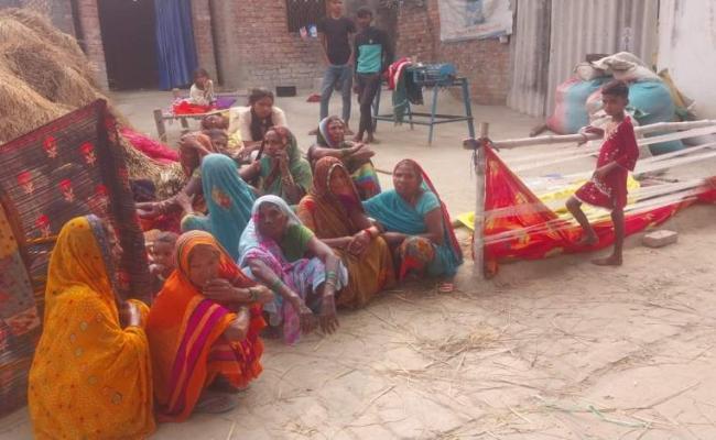 प्रतिमा विसर्जन से वापस लौट रहे युवकों की मोटरसाइकिल पोल से टकराई, तीन युवकों की मौत