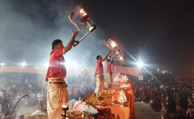 कार्तिक पूर्णिमा पर गंगा की महाआरती के साथ स्नान शुरू