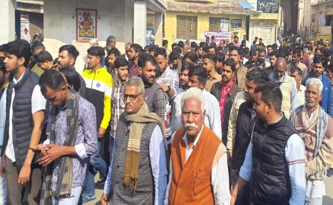 गोगामेड़ी हत्याकांड़: सर्वसमाज का भीलवाड़ा व शाहपुरा में बाजार बंद, रैली निकाल दिया ज्ञापन