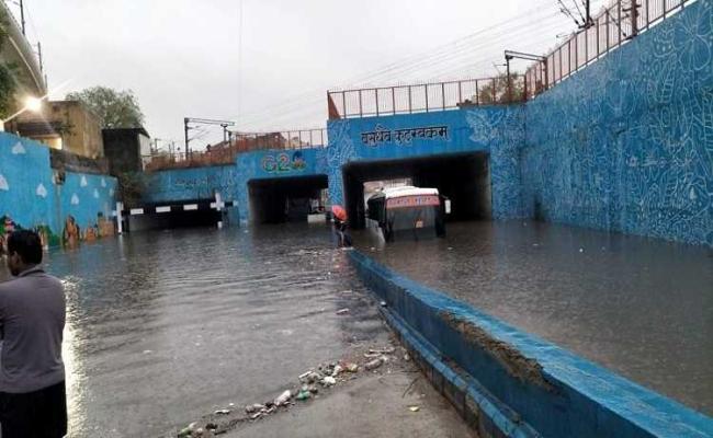 मानसून की पहली बारिश में दिल्ली पानी-पानी