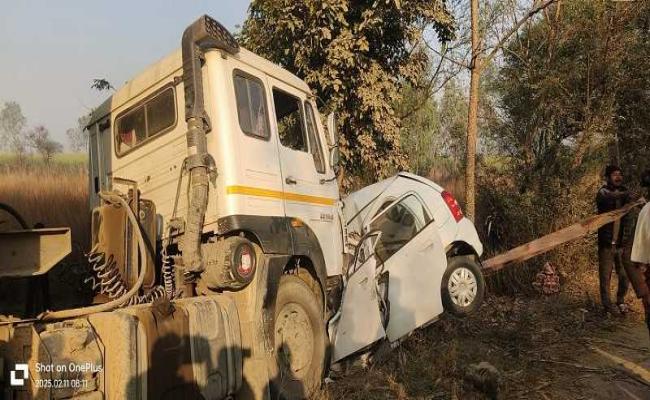 बेटी की दवा लेने जा रहे परिवार की कार दुर्घटनाग्रस्त, पांच की मौत