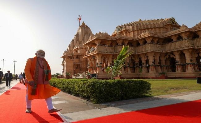 प्रधानमंत्री नरेन्द्र मोदी ने की सोमनाथ महादेव की पूजा-आरती